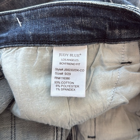 Judy Blue Leni Distressed High Rise Boyfriend Fit Jeans. Medium Wash. Size 9/29. - Picture 12 of 13